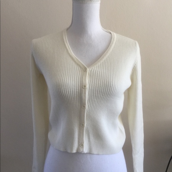 Brandy Melville Shannon Sweater - Picture 2 of 3